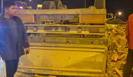 Afyon'da korkutan kaza! TIR devrildi, yol trafiğe kapandı