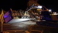 Antalya'da tır durağa devrildi! 2 kişi hayatını kaybetti