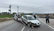 Afyon'da feci kaza: Otomobil refüje saplandı! Ekipler harekete geçti!