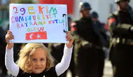 28 Ekim Yarım Gün Mü? Okullar, Bankalar ve Kamu Kurumları Saat Kaça Kadar Açık?