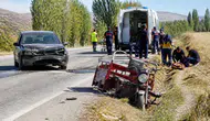 Afyon’da kontrolsüz yola çıkan motosiklet faciaya davetiye çıkardı! Araçta bulunan 7 kişi yaralandı!