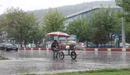 Afyon sağanak yağışa uyandı! Yağmur devam edecek mi?
