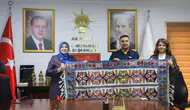 AK Parti Afyonkarahisar’da Tuğba Işık Ercan’a Bayat kilimi sürprizi