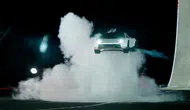 Tesla’nın Uçan Arabası Sosyal Medyayı Salladı! Havada Takla Atan Roadster Gündem Oldu