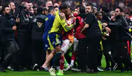 Derbi faturası ağır oldu! Abdülkerim ve Archie Brown cezası açıklandı