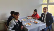 Bolvadin İlçe Millî Eğitim Müdürü Mehmet Ali Keleş, taşımalı eğitim gören öğrencilerle yemekte bir araya geldi