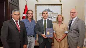 Afyonkarahisar’ın tarihi kazıları Vali Aktaş’ın gündeminde: Amorium ve Üçhöyük için bilgi aldı