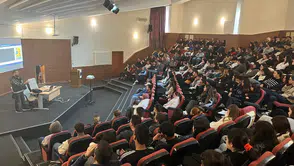 Afyonkarahisar’da üniversite öğrencilerine uyuşturucuyla mücadele eğitimi