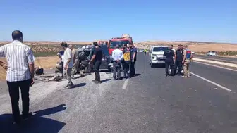 Manisa’da katliam gibi kaza! Otomobil TIR’ın altına girdi, baba ve 3 çocuğu öldü