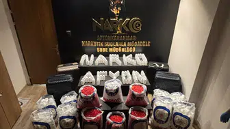 Afyon'da Polis Karayolunda Önünü Kesti! Bavulların İçinden Çıkanlar Emniyet Ekiplerini Bile Şoke Etti