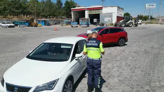 Afyonkarahisar’da Örnek Uygulama! Trafik Ekipleri Vatandaştan Tam Not Aldı