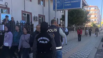Afyonkarahisar’da okul çevrelerine yakın takip: 501 kişi ve 136 araç sorgulandı