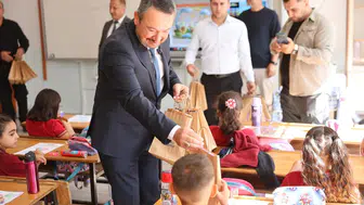 Sandıklı’da Miniklerin İlk Okul Heyecanı! Başkan Öztaş Yalnız Bırakmadı