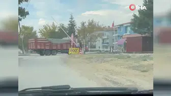 Afyonkarahisar’da faciadan dönüldü! Kamyon sürücüsü son anda kurtuldu