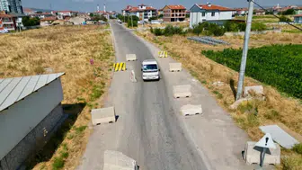 Afyon’daki o mahallede sürücüler isyan etti: Sürücüler zikzak çizerek ilerliyor
