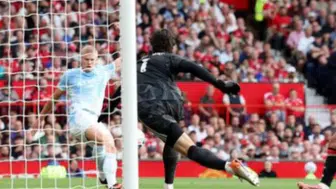 Manchester United-Manchester City maçı iptal mi edilecek? Manchester United-Manchester City maçı hakemleri kimlerdi?