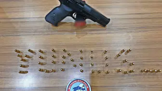 Afyon Emniyeti Affetmiyor! Çok Sayıda Suçlu Ve Silah Ele Geçti