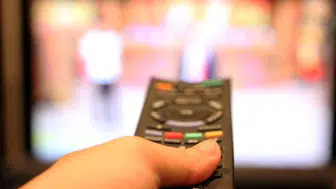 Bu akşam TV’de ne var? 10 Ekim Cumartesi kanal kanal yayın akışı ve reyting mücadelesi!