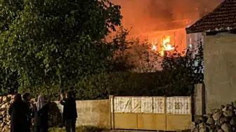Şuhut’ta evden yükselen dumanlar mahalleliyi sokağa döktü