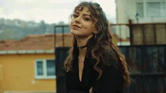 Ünlü oyuncu Aslıhan Malbora'nın Afyonlu olduğunu biliyor muydunuz? Çağatay Ulusoy'un sevgilisi Aslıhan Malbora'nın soyadının hikayesi Milli Mücadele'ye dayanıyor!