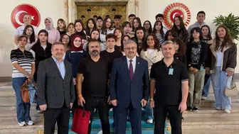 Milletvekili Yurdunuseven mezun olduğu okulun öğrencilerini Meclis’te ağırladı