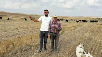 Afyonlu Genç Çobanın Yaşam Felsefesi Dikkat Çekti: “Para Pulla İşimiz Yok”