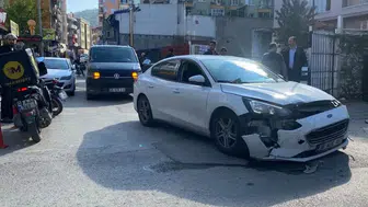 Afyon’da korkutan trafik kazası: Üç araç birbirine girdi