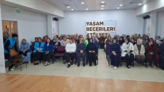 AK Parti Afyonkarahisar Kadın Kolları teşkilatı eğitim programında buluştu