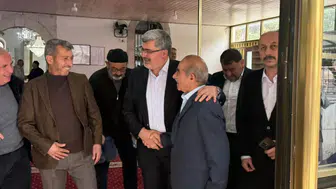 Milletvekili Özkaya Dinar’da cuma namazı sonrası vatandaşlarla görüştü