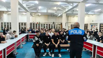 Afyon'da lise öğrencilerine dijital güvenlik ve trafik bilgilendirmesi