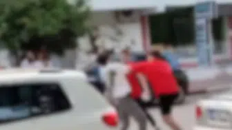 Afyonkarahisar’da yol verme kavgası sokakları karıştırdı! Sonradan gelen grup olaya dahil oldu!