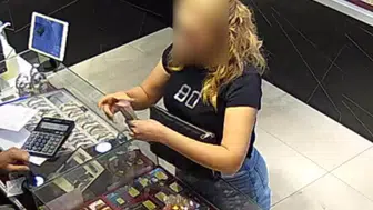 Afyon'da sahte gram altınla kuyumcuları kandırdılar: Dolandırıcılık anı kamerada!