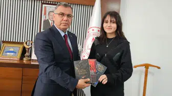 Afyonkarahisar’da lise öğrencisinden büyük başarı: Henüz 16 yaşında ama 3 kitap yazdı!