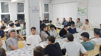 Bolvadin’de öğrencilerin YKS mesaisi başladı: Müdür Keleş gençlerle aynı sofrada buluştu