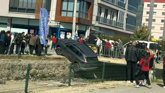 Afyon’da korkutan kaza! Seyir halindeki araç bir anda kanala düştü