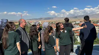 Afyonkarahisar'da öğrenciler uzayın sırlarını gözlemevinde keşfetti