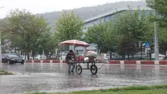 Afyon sağanak yağışa uyandı! Yağmur devam edecek mi?