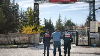 Kaçakçı, dolandırıcı, hırsız... Afyonkarahisar’da aranan 50 kişi jandarmaya takıldı!