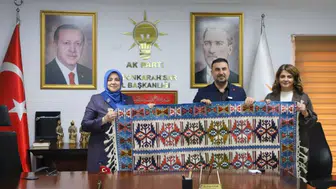 AK Parti Afyonkarahisar’da Tuğba Işık Ercan’a Bayat kilimi sürprizi