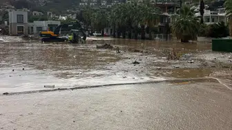 Bodrum’da Ne Oldu? Sağanak İlçeyi Vurdu, İş Yerlerini Su Bastı