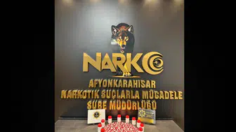 Afyon kent girişinde yakalandılar: Şüpheli araçtan 594 uyuşturucu hap ele geçirildi