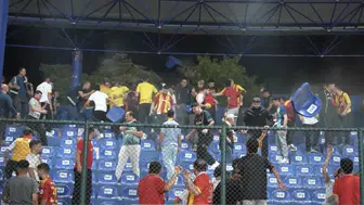 Kayserispor taraftarları tribün koltuklarını kırdı! Stadyumda zarar oluştu