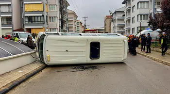 Afyon’da servis kazası korkuttu! Olay yerinden ilk görüntüler geldi... Çoğunluğu çocuk 16 kişi hastaneye kaldırıldı!