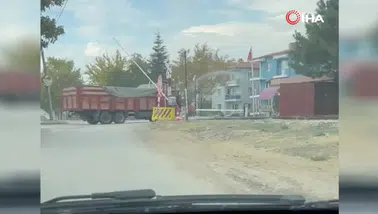 Afyonkarahisar’da faciadan dönüldü! Kamyon sürücüsü son anda kurtuldu