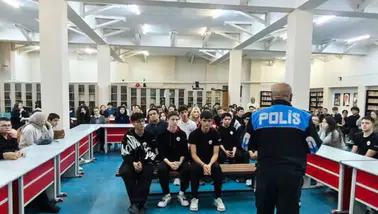 Afyon'da lise öğrencilerine dijital güvenlik ve trafik bilgilendirmesi