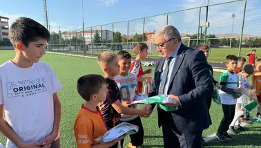Afyon’da gençlerin yüzünü güldüren destek: Sporcular formalarına kavuştu