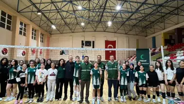 Yeşilay’dan gençlere çağrı: Afyon’da ücretsiz voleybol kursu yeniden başlıyor