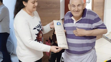 Özel Birey ve Ailelerinin Hediye Sevinci