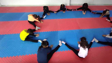 Emirdağ Gençlik Merkezi ara tatilde büyük ilgi görüyor.