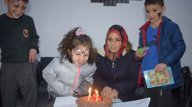 Minik Hatice Doğum Gününü Kaldığı Yurtta Kutladı